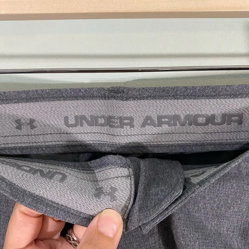 Under Armour Men's Light Grey Anti Slip Waist Straight Leg Golf Pants Size 36/30